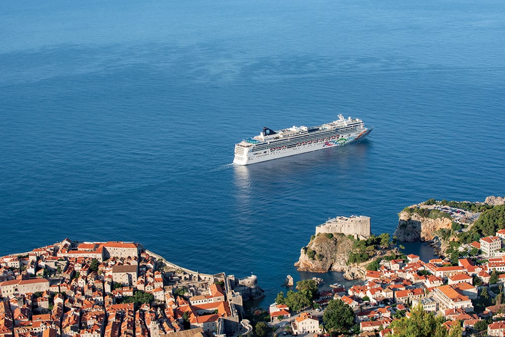 Norwegian Pearl perto de Dubrovnik