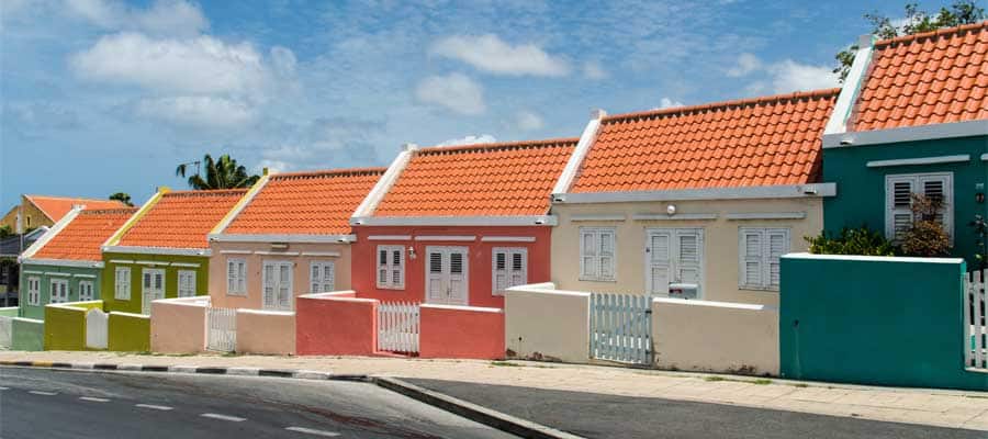 Colourful houses on your Willemstad cruise